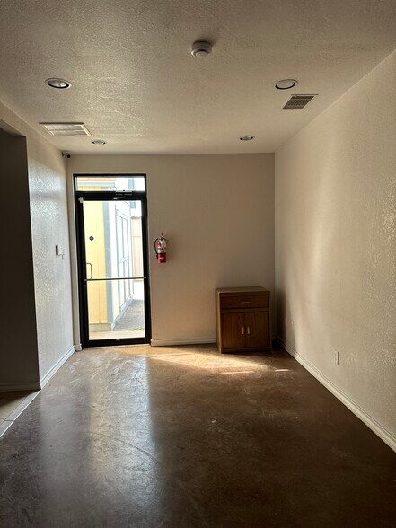 More Photos Of 5929 50th St, Lubbock Industrial For Sale
