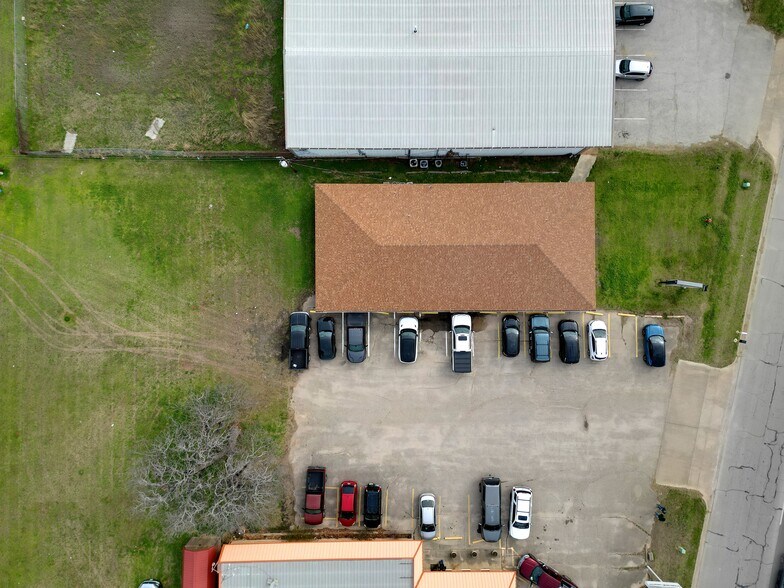 More Photos Of 311 E Highway 199, Springtown Office For Sale