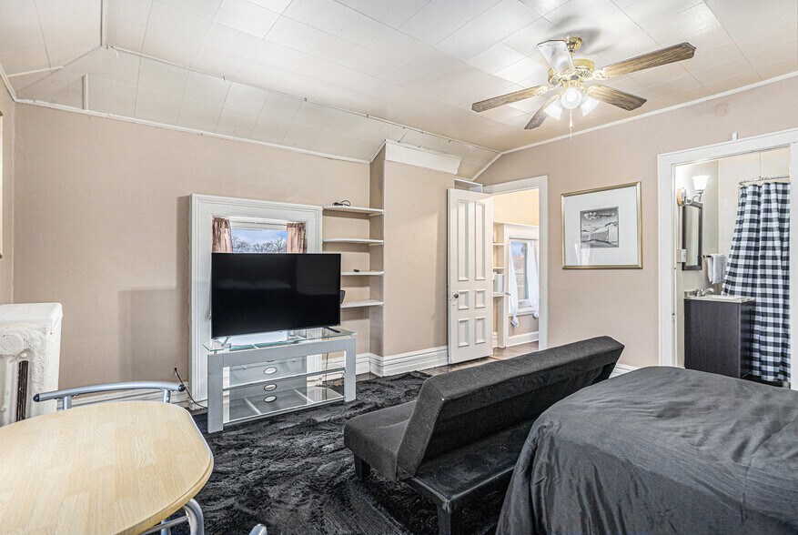 More Photos Of 701 Center Ave, Bay City Apartments For Sale