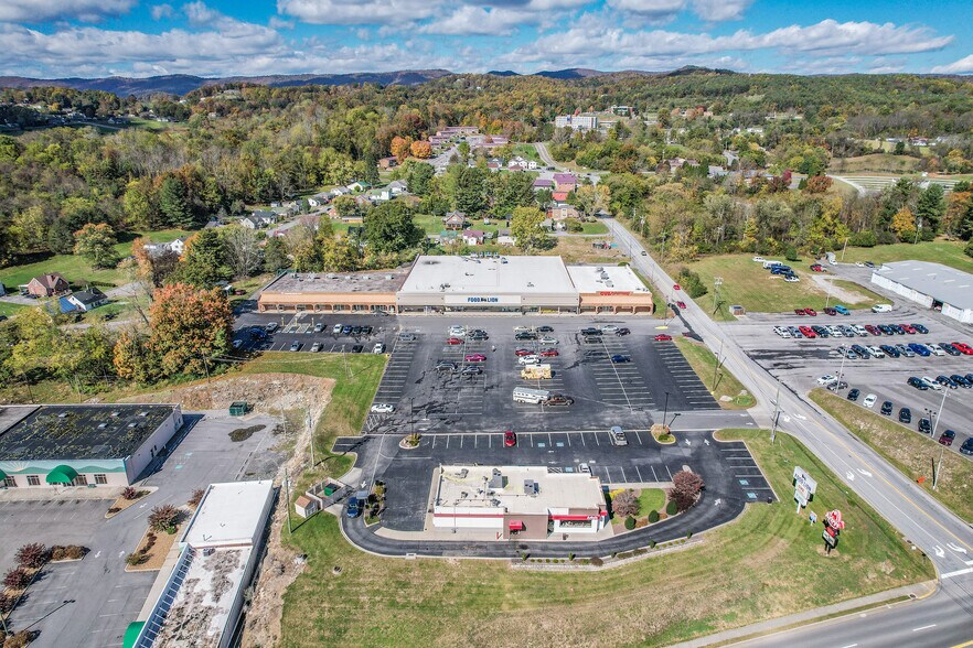 More Photos Of 945 N Main St, Marion Supermarket For Lease
