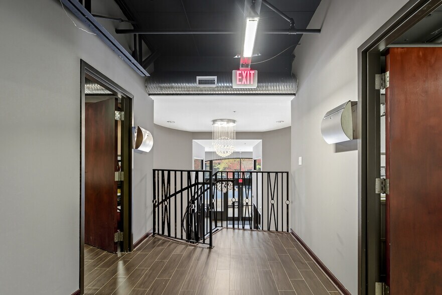 More Photos Of 1622 W Main St, Richmond Storefront Retail Office For Sale