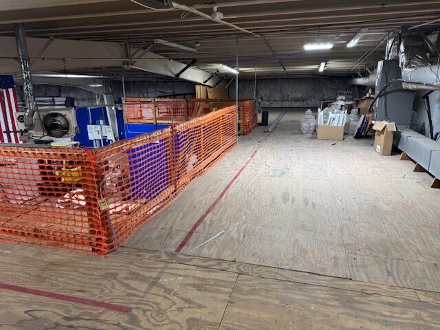 More Photos Of 5201 W 46th St, Indianapolis Light Distribution For Sale