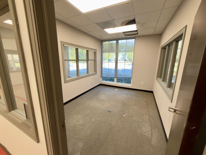 More Photos Of 5061 N 12th Ave, Pensacola Bank For Lease