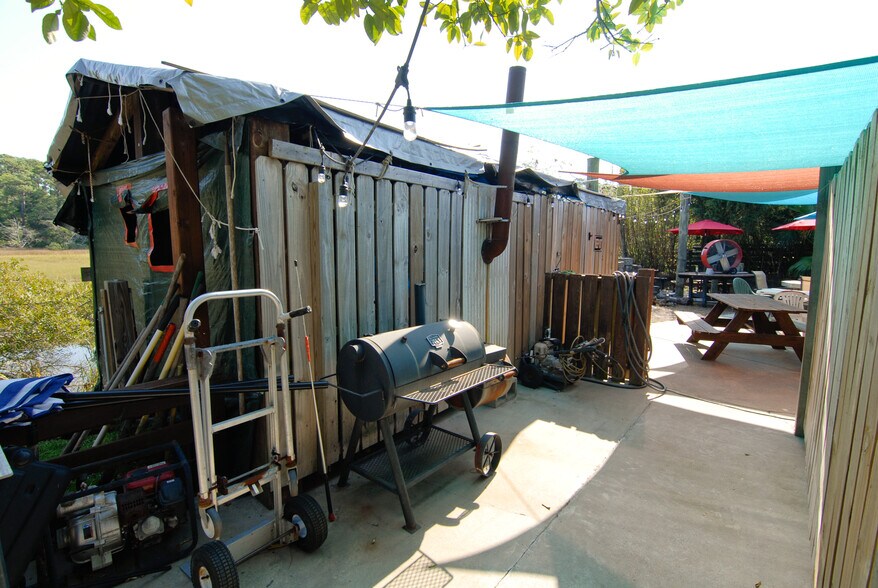 More Photos Of 2111 Sea Island Pky, Saint Helena Island General Retail For Sale