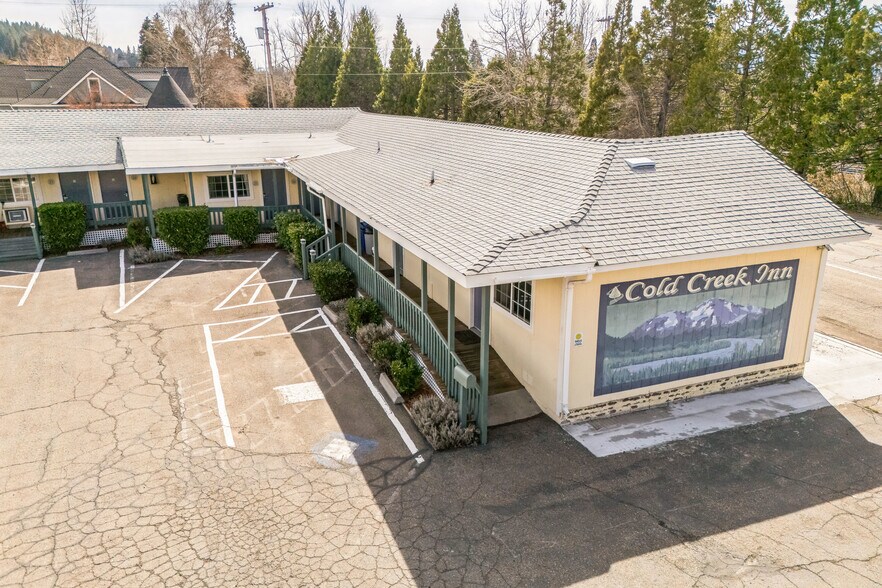 More Photos Of 724 N Mount Shasta Blvd, Mount Shasta Hotel For Sale