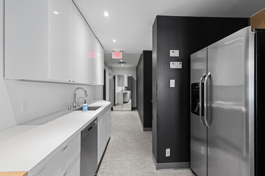 More Photos Of 354 Davenport Rd, Toronto Freestanding For Lease