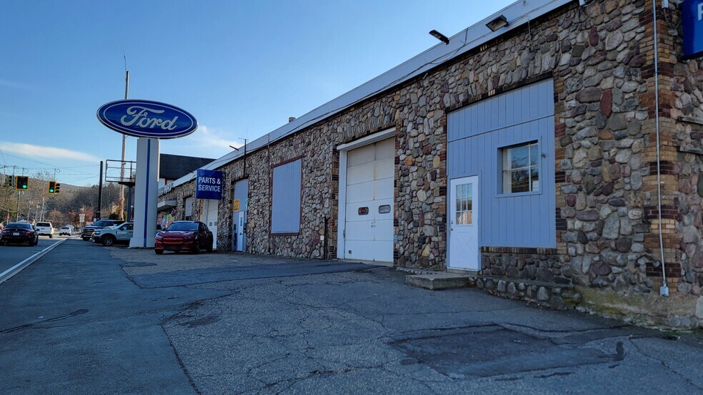 More Photos Of 255-257 E Main St, Port Jervis Auto Dealership For Lease