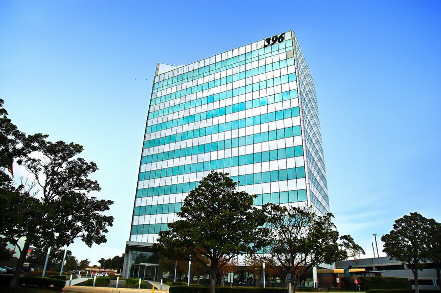 More Photos Of 396 W Greens Rd, Houston Office For Sale
