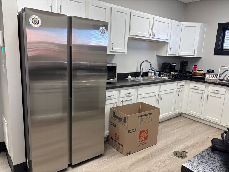 More Photos Of 1415 Shelby St, Indianapolis Office For Sale
