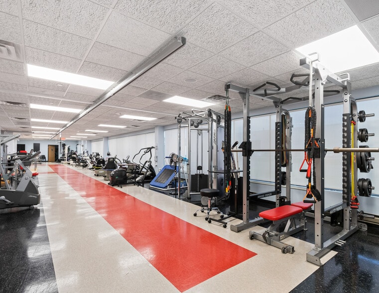 More Photos Of 11878 Hubbard St, Livonia Medical For Lease