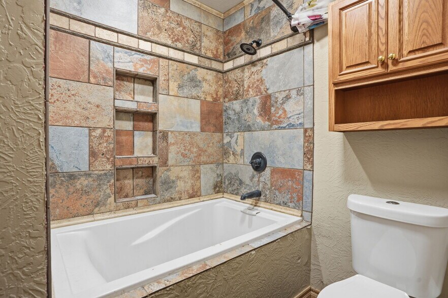 More Photos Of 17052 NE North Dr, Fletcher Flex For Sale