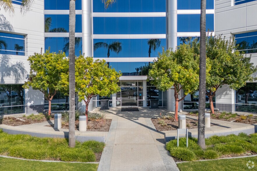 More Photos Of 27422 Portola Pky, Foothill Ranch Coworking Space