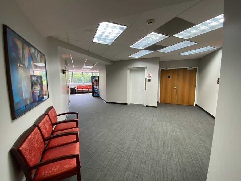 More Photos Of 12166 Old Big Bend Rd, Kirkwood Office For Lease