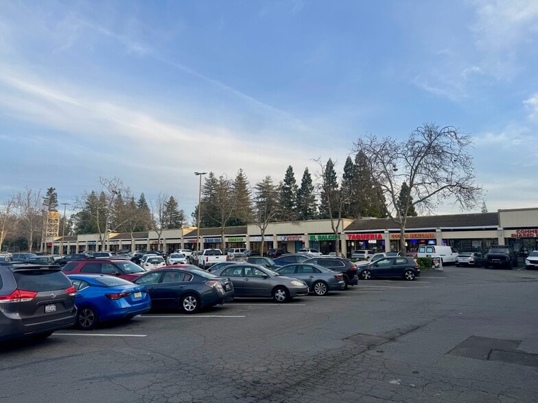 More Photos Of 5800 Madison Ave, Sacramento Restaurant For Lease