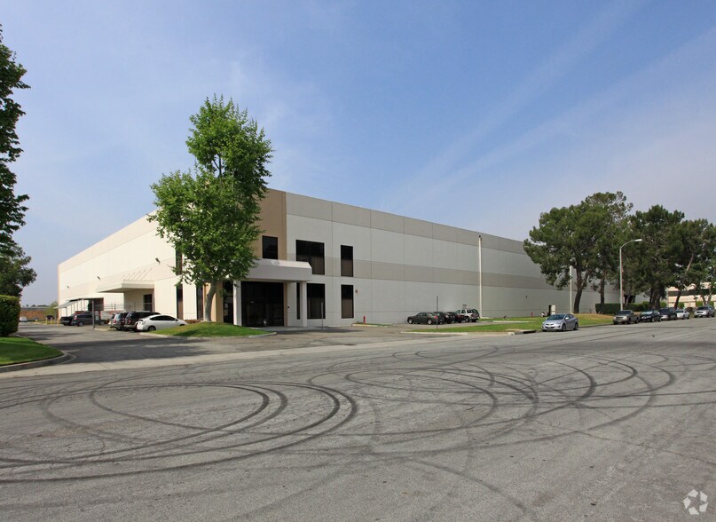 More Photos Of 14001-14003 Orange Ave, Paramount Warehouse For Lease