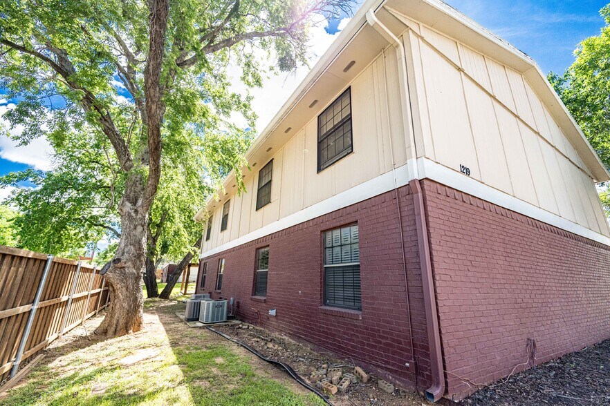 More Photos Of 1226-1232 Avenue A, Denton Apartments For Sale