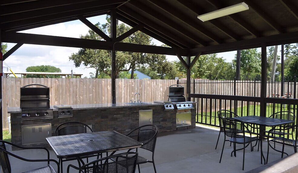 More Photos Of 209 Cedar Ln, Channelview Hotel For Sale