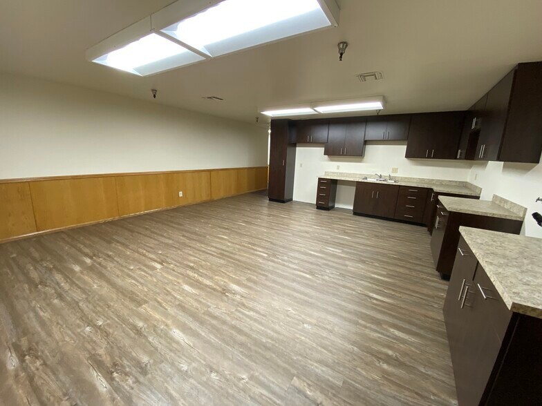 More Photos Of 5780 Soestern Ct, Chino Manufacturing For Sale