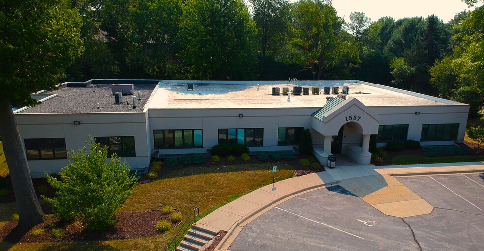 More Photos Of 1525-1551 Park Pl, Ashwaubenon Medical For Lease