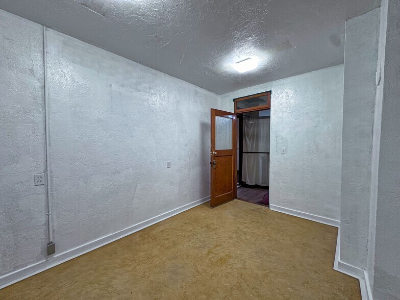 More Photos Of 111 2nd S Ave, Okanogan Storefront Retail Office For Sale