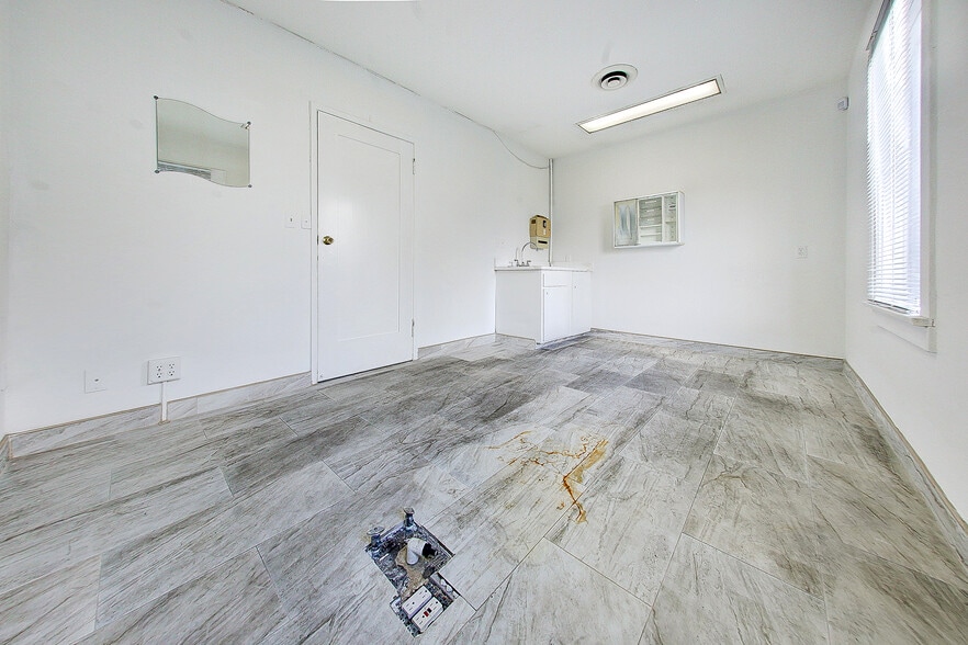 More Photos Of 1521 N Broadway, Santa Ana Medical For Sale