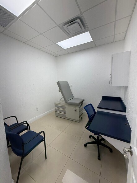 More Photos Of 2003 McCoy Rd, Orlando General Retail For Lease