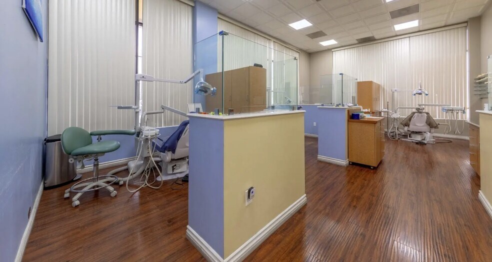 More Photos Of 8471 Garden Grove Blvd, Garden Grove Medical For Sale