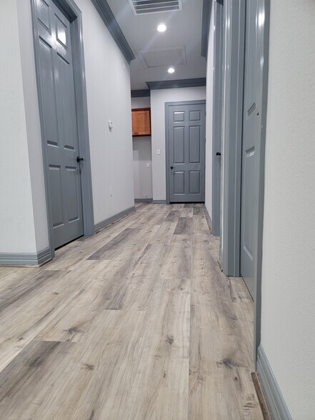 More Photos Of 15018 Lakefair Dr, Richmond Office For Lease