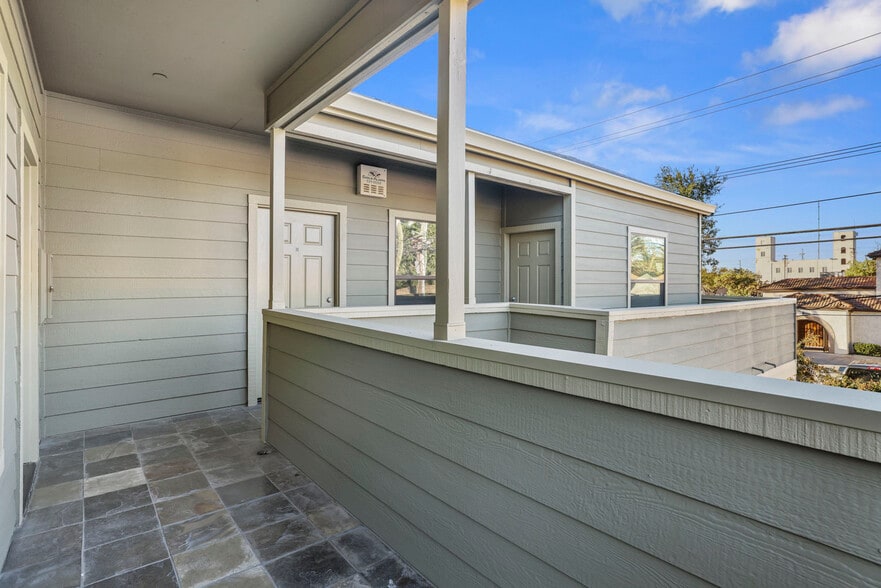 More Photos Of 621-627 13th St, Modesto Office For Lease