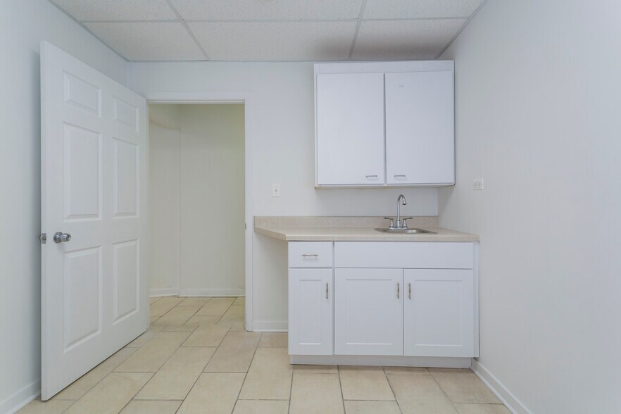 More Photos Of 1835 N 19th Ave, Melrose Park Medical For Lease