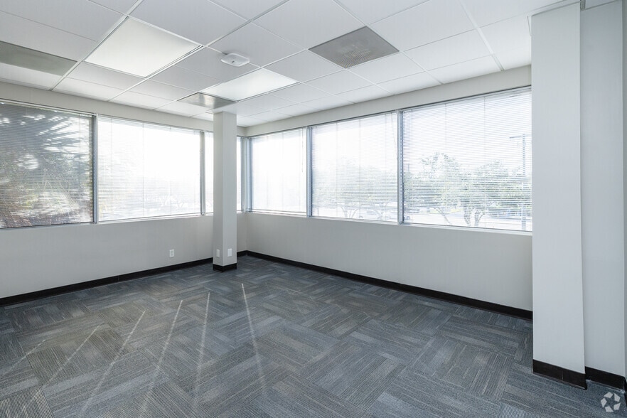 More Photos Of 10014 N Dale Mabry Hwy, Tampa Unknown For Lease