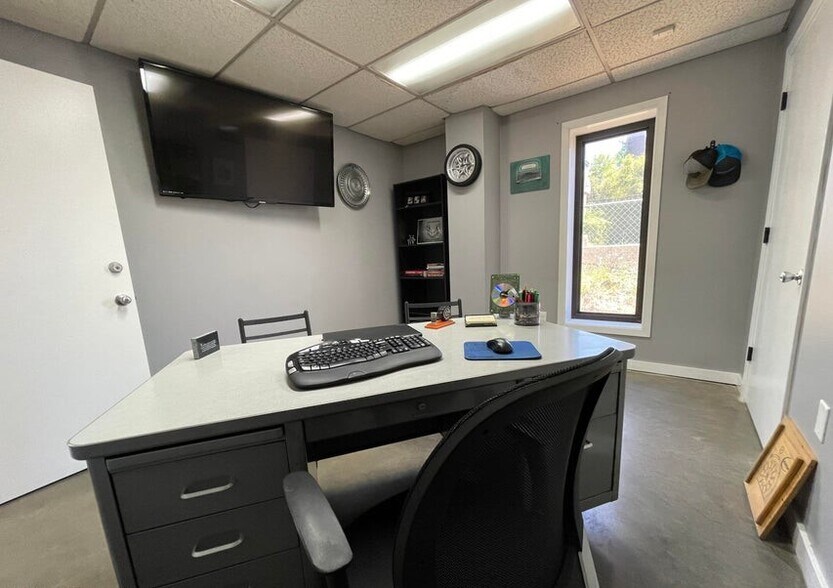 More Photos Of 5493 I 55 S, Byram Light Manufacturing For Sale