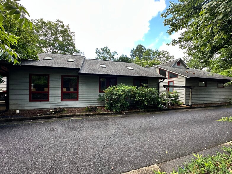 More Photos Of 2080 Prince Ave, Athens Medical For Lease