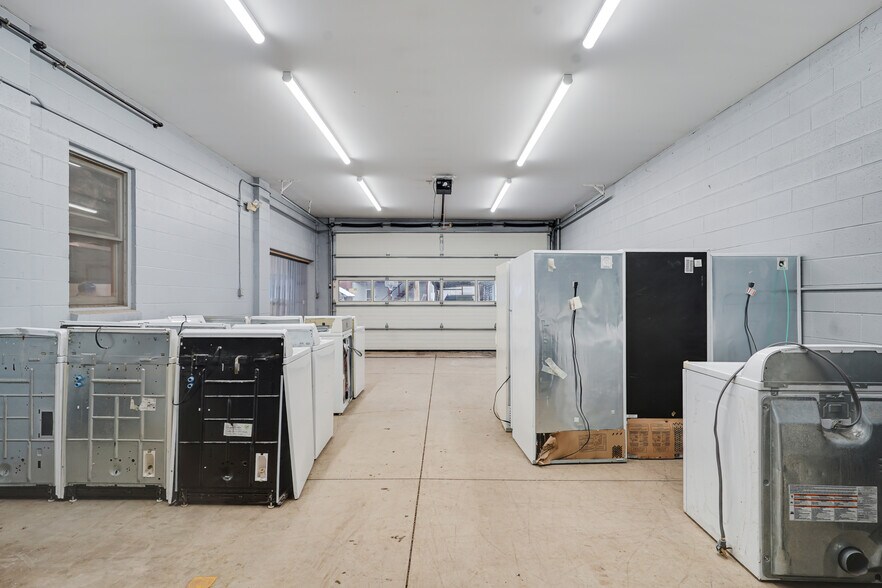 More Photos Of 27 Division St, Waterford Freestanding For Sale