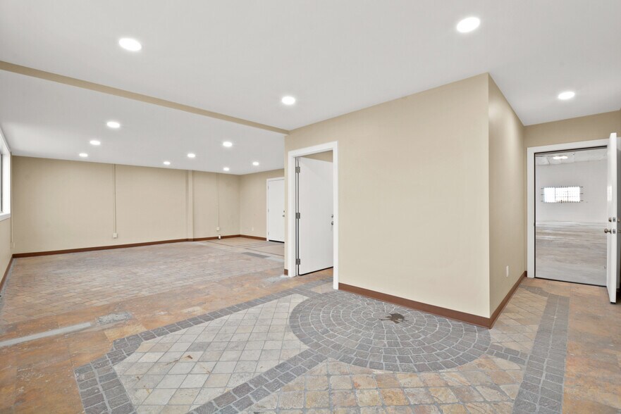 More Photos Of 920-922 E Arlee Pl, Anaheim Warehouse For Sale