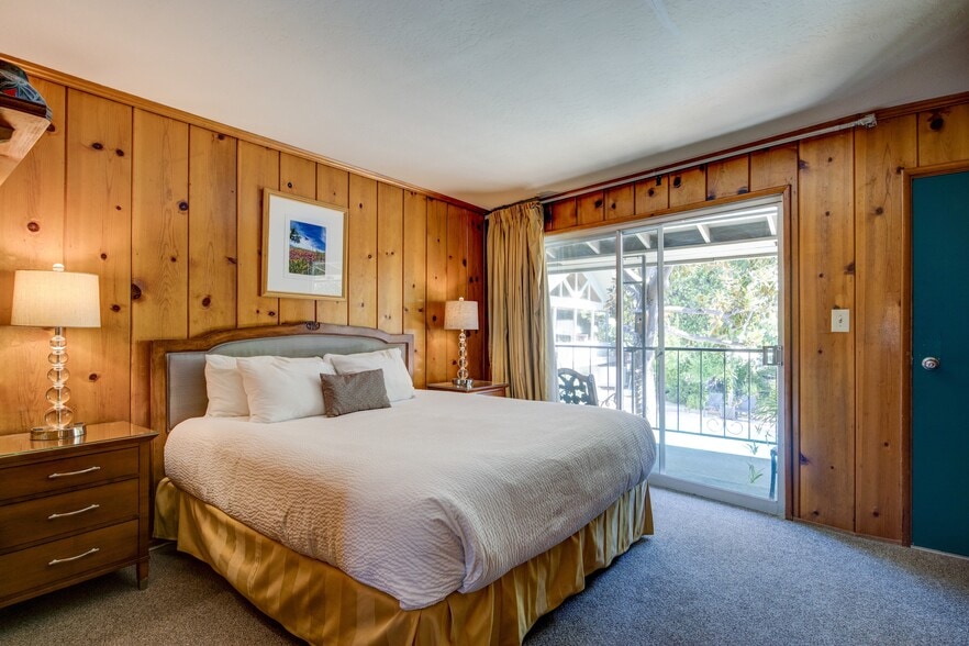 More Photos Of 13383 Sierra Way, Kernville Hotel For Sale