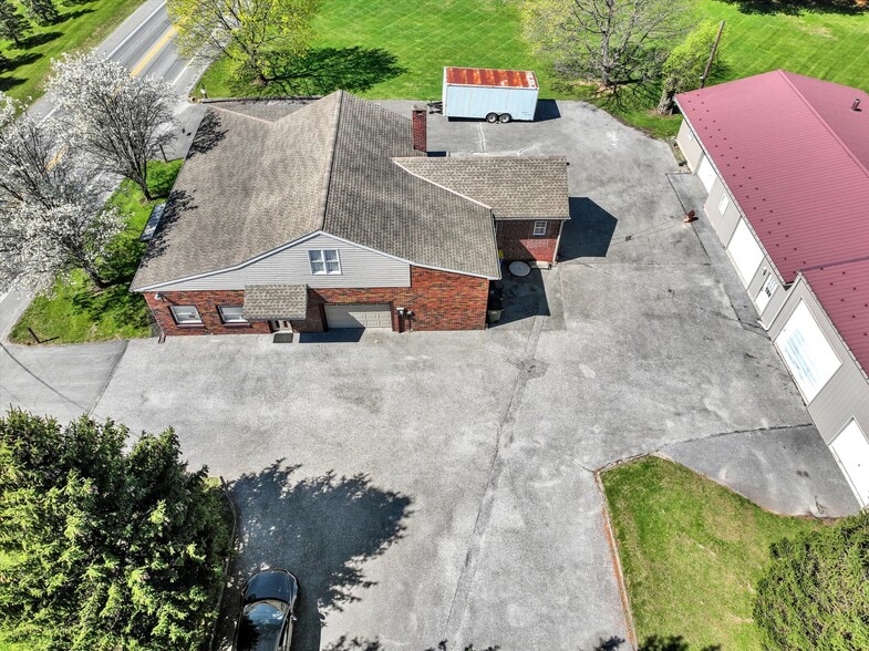 More Photos Of 2553 Roosevelt Ave, York Flex For Sale