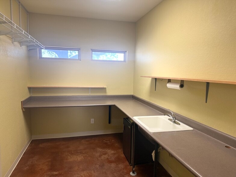 More Photos Of 16239 Nacogdoches Rd, San Antonio Healthcare For Lease