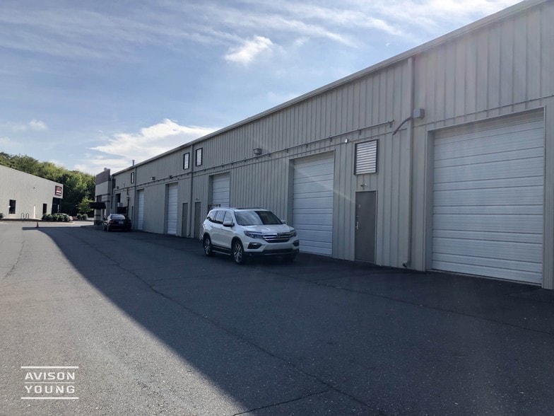 More Photos Of 13331 York Center Dr, Charlotte Light Distribution For Sale