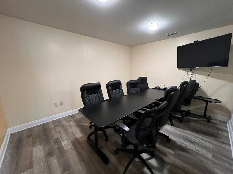 More Photos Of 5208 St Paul St, Tampa Warehouse For Lease