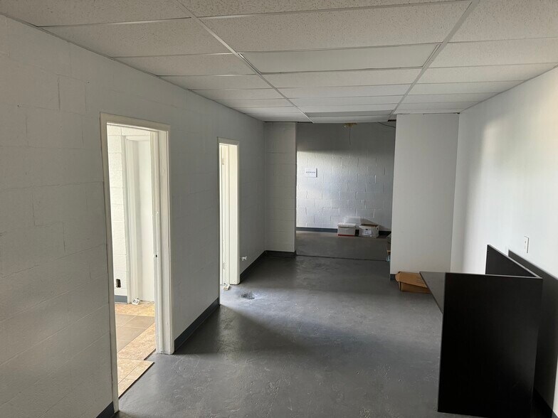 More Photos Of 1700 W Main St, Oklahoma City Warehouse For Lease