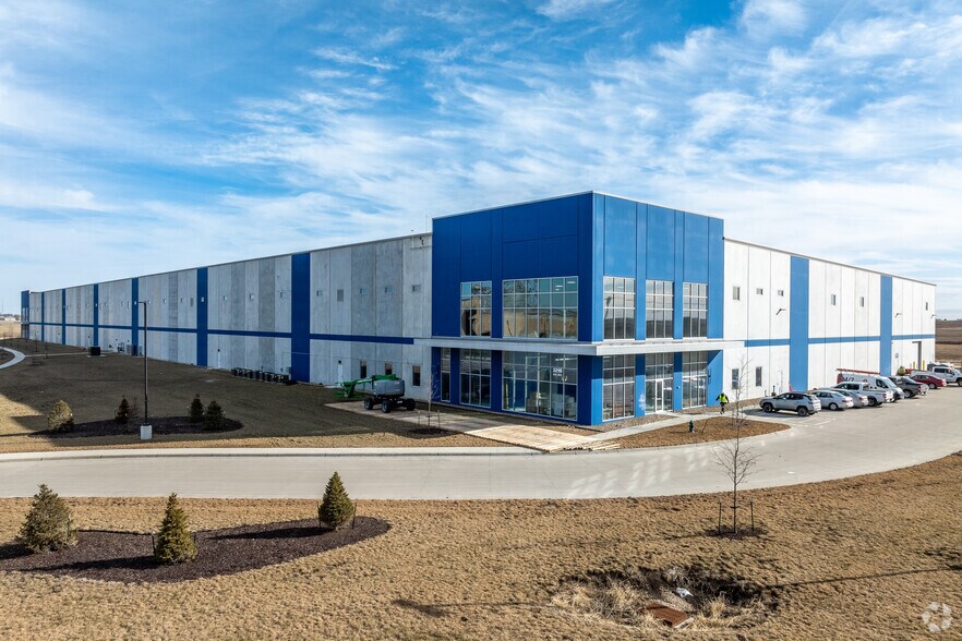 Primary Photo Of 3215 64th Ave SW, Cedar Rapids Industrial For Sale