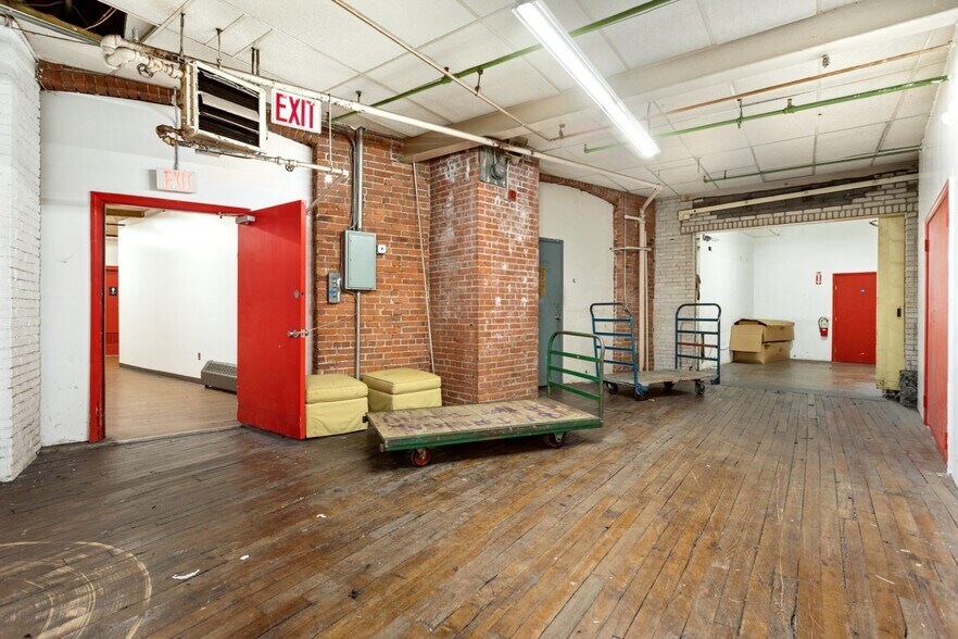 More Photos Of 165-167 Bow St, Everett Light Manufacturing For Lease