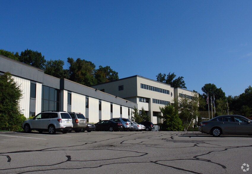 More Photos Of 1000 Park Dr, Lawrence Office For Lease