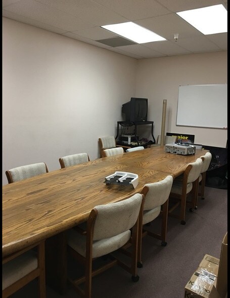 More Photos Of 416 Crown Point Cir, Grass Valley Warehouse For Lease