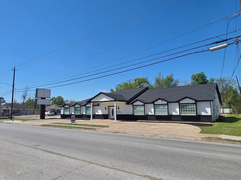 Primary Photo Of 512 Uvalde Rd, Houston Office For Lease