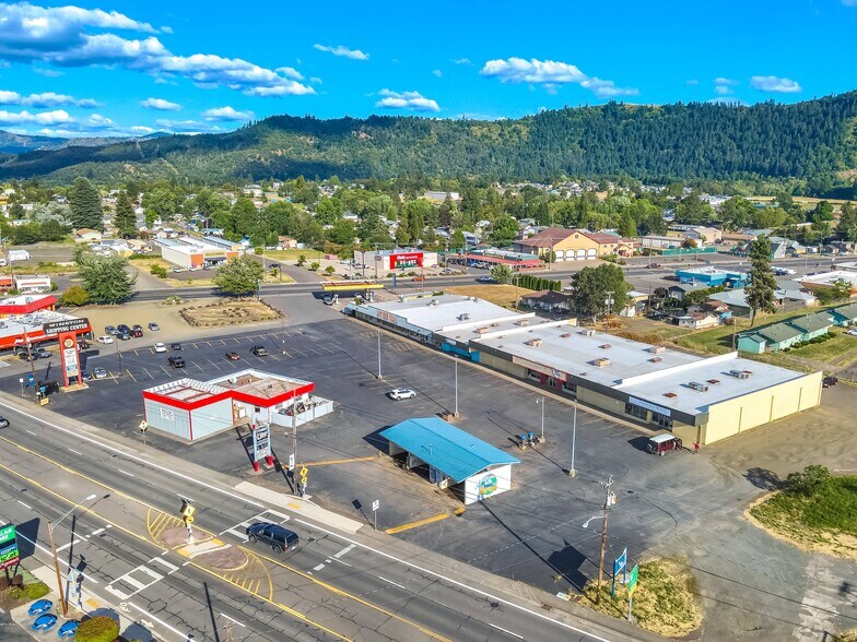 More Photos Of 151 N Douglas Blvd, Winston Unknown For Lease