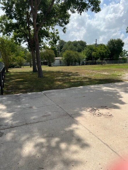 More Photos Of 16303 New Ann St, Cypress Land For Lease