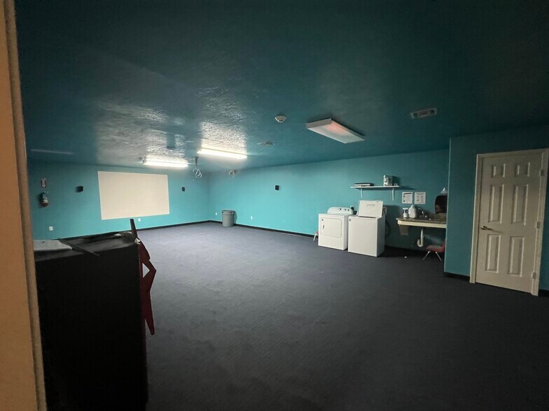 More Photos Of 17155 Old Louetta Rd, Houston Showroom For Sale