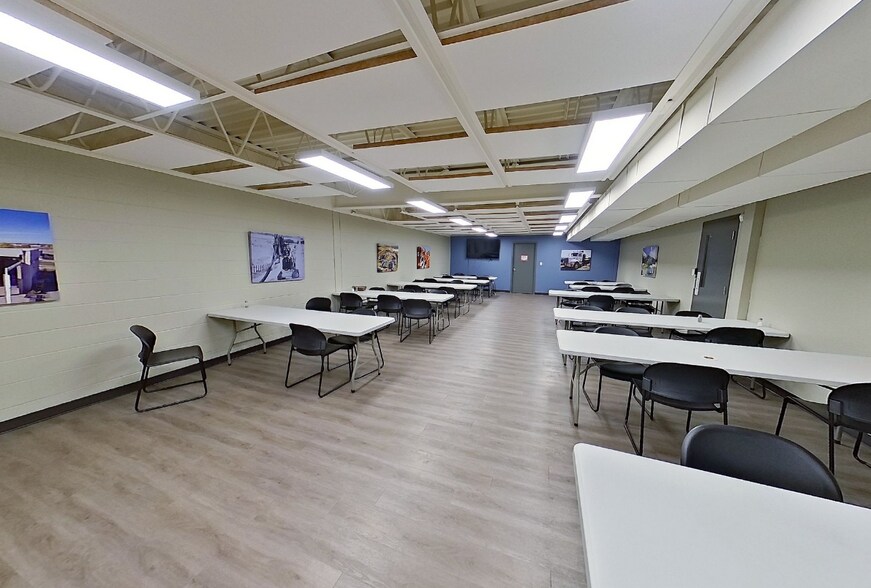 More Photos Of 10457 184 St NW, Edmonton Office For Lease